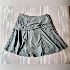 Athleta skort with small button front pocket and tie front bow.